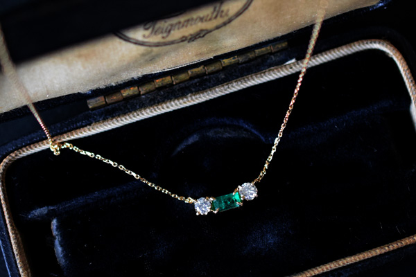 エメラルドとダイアモンドのK18イエローゴールドネックレスです。＊静岡県浜松市ジュエリープシュケー