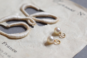 K18イエローゴールドとパールのイヤリングパーツ