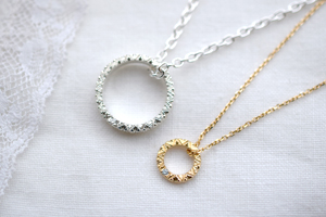 お互いの誕生石をお留めしたオーダーメイドのペア・ネックレス