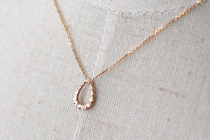 《Giorni -pear shaped cut-（ジョルニ・ペアシェイプ）》K18ピンクゴールド・ネックレス