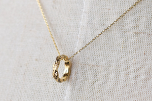 プシュケーオリジナルデザイン《Conoha》をお生まれになったお子様のリングサイズで制作し、内側にお名前、お誕生日とお生まれになったお時間、体重を刻印したベビーリングです。＊静岡県浜松市ジュエリープシュケー