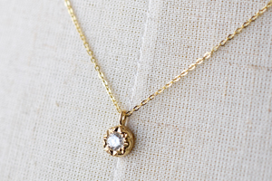 お手持ちのジュエリーを使用した、新しいデザインのK18イエローゴールドとダイアモンドのネックレスです。＊静岡県浜松市ジュエリープシュケー