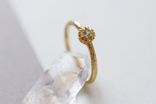 パライバトルマリンとK18イエローゴールドのピンキーリングです。＊静岡県浜松市ジュエリープシュケー