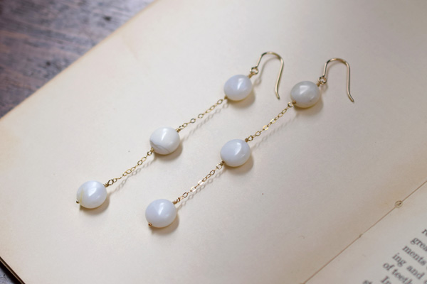 ホワイトオパールとK14ゴールドフィルドのロングピアスです。＊静岡県浜松市ジュエリープシュケー