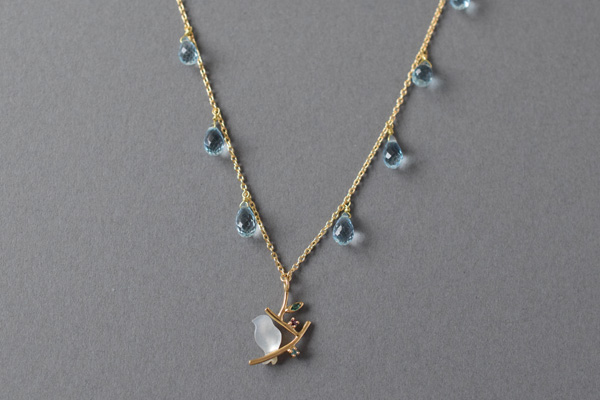 ご家族の誕生石を散りばめた《Cotorito》のネックレスです。＊静岡県浜松市ジュエリープシュケー