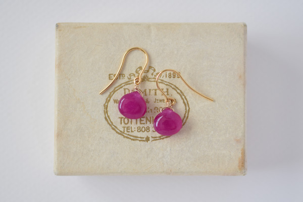 赤ワインのようなマロンカットの天然クォーツァイトとK14ゴールドフィルドのピアスです。＊静岡県浜松市ジュエリープシュケー