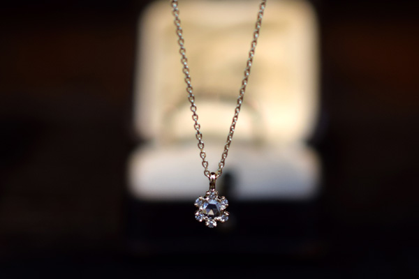 ローズカットダイアモンドとK18イエローゴールドのクラシック調ネックレス＊1点もの