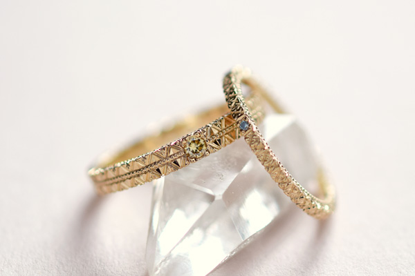 お嬢様が18歳になられた記念の母娘アニバーサリーリングです。お嬢様の誕生石ブルーダイアモンドとイエローダイアモンドがセッティングしてあります。＊静岡県浜松市ジュエリープシュケー