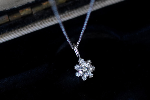 お祖母様から譲り受けられた指輪をリメイクしたプラチナダイアモンドネックレスです。＊静岡県浜松市ジュエリープシュケー