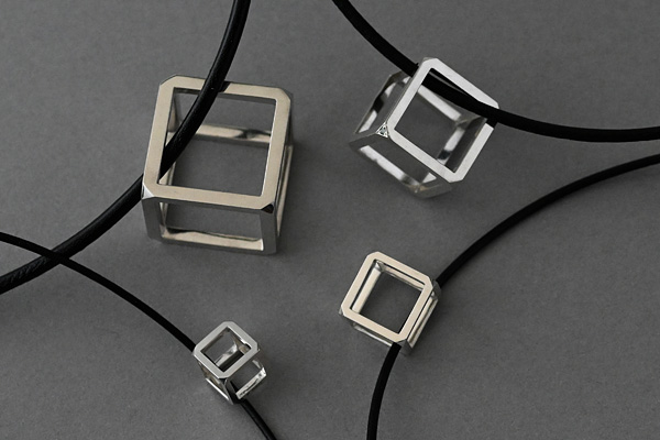 ファミリーネックレス・キューブ・立方体・ブルートパーズ・SILVER900 PT100・スターリングシルバー・革紐・静岡県 S 様＊静岡県浜松市ジュエリープシュケー